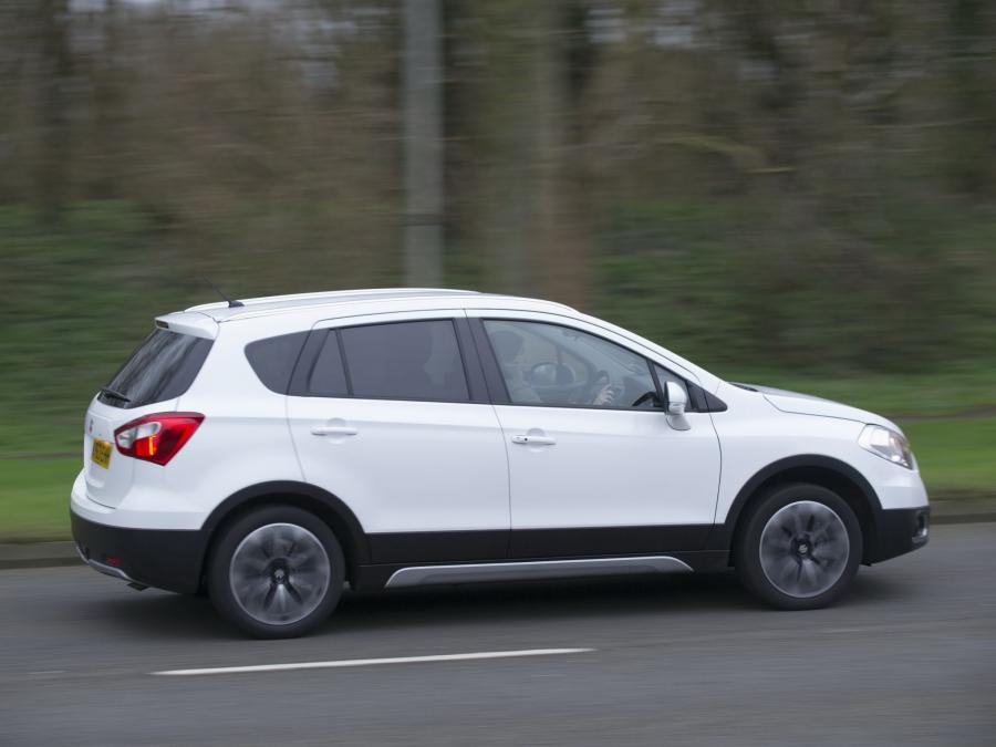  Suzuki SX4 S-Cross 2013 года  (UK) (фото 9 из 19)